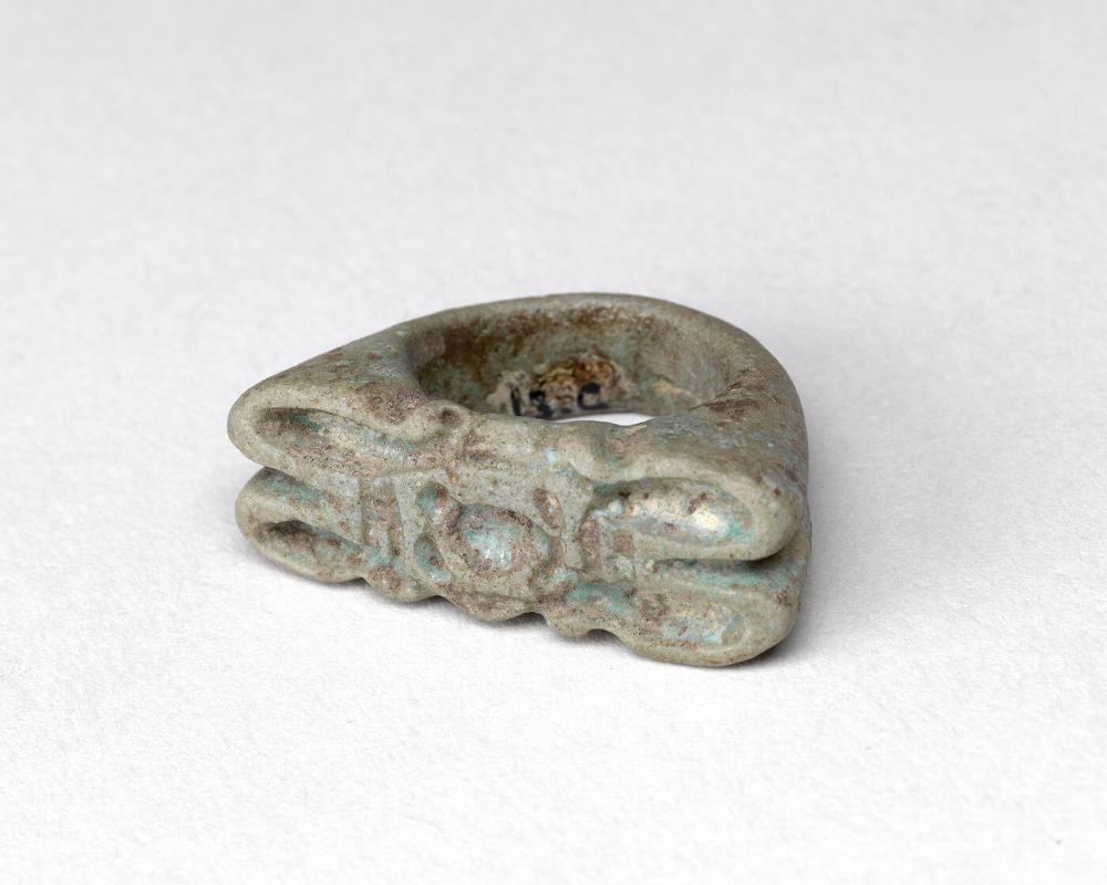 Incised ring