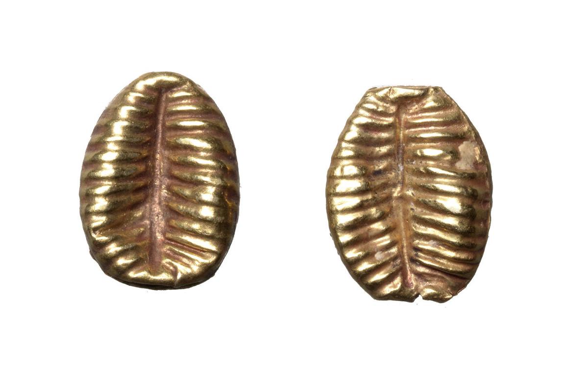 Two beads in form of a shell