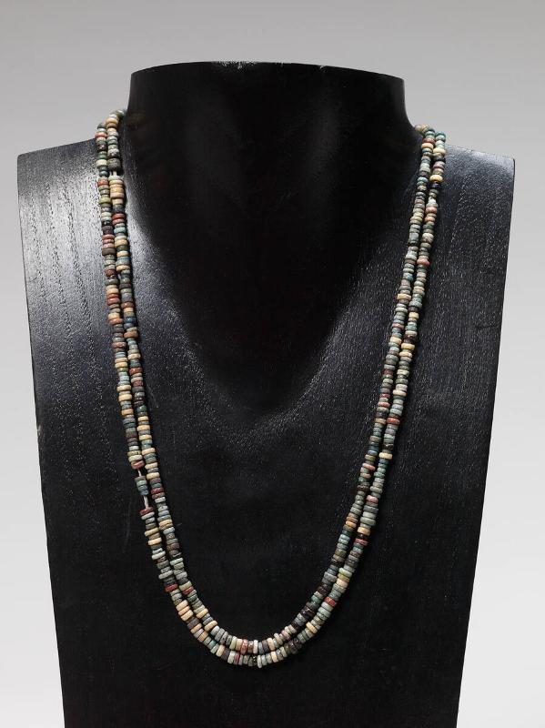 Necklace with multicolored beads