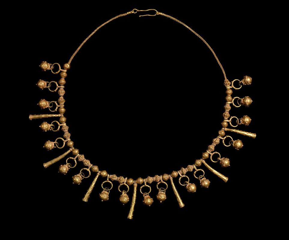 Necklace with horn and vessel pendants