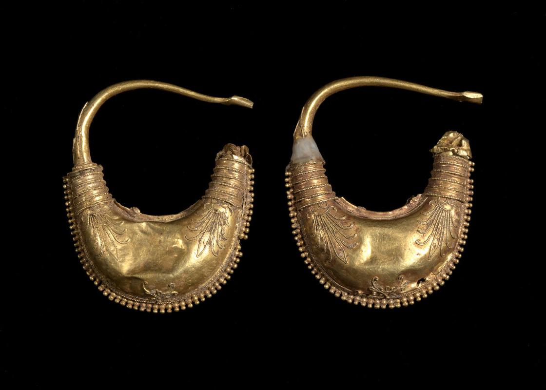 Boat shaped crescent earrings