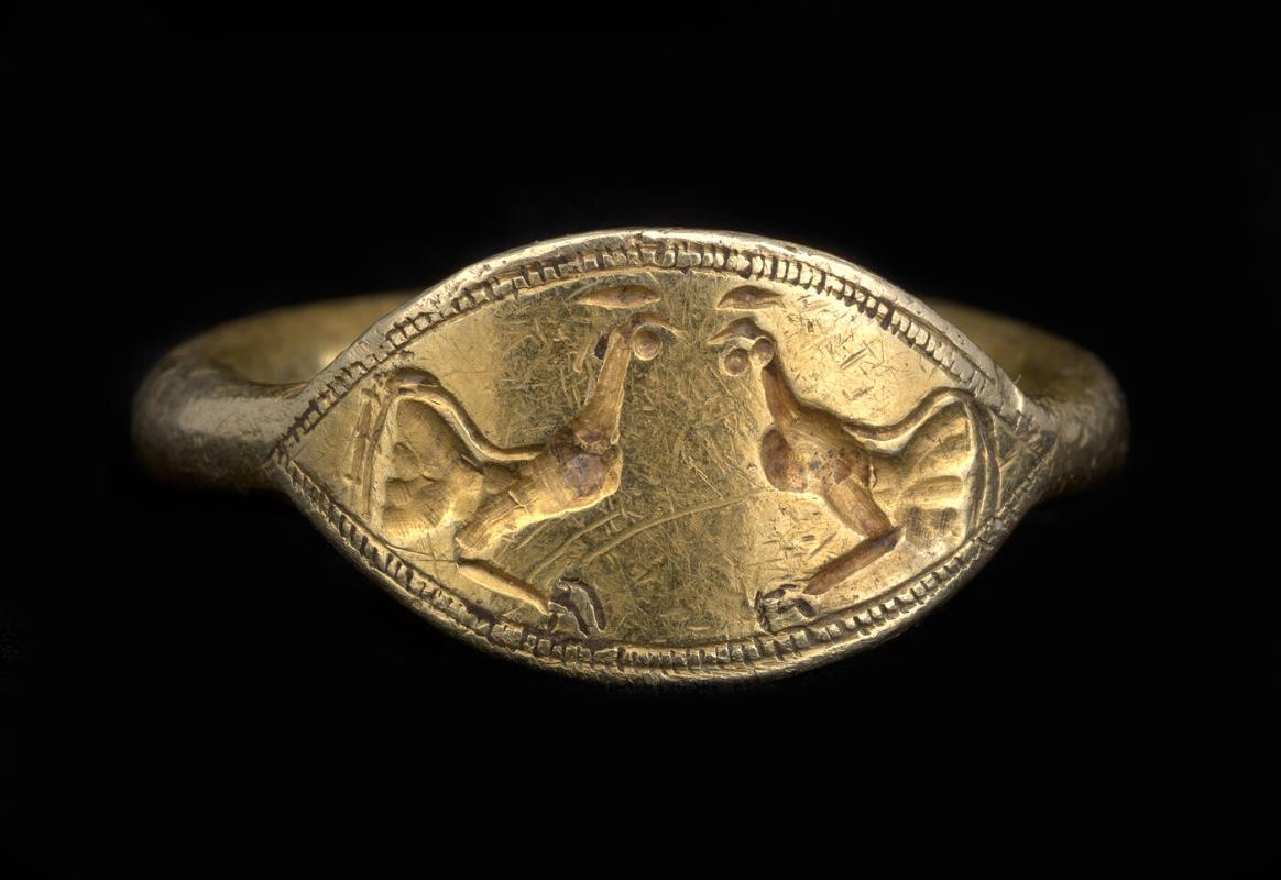 Signet ring with cocks
