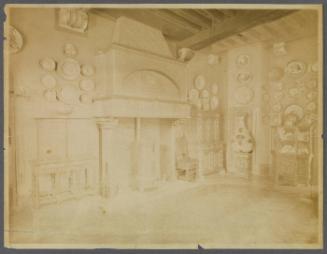Musée de Cluny. Fireplace & Plates.
