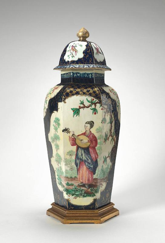 Worcester Vase with lid