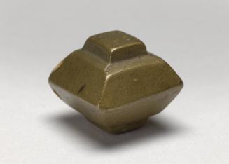 Gold weight in the form of Islamic-style or pyramidal form or form with monkey's foot or ram's horn motif