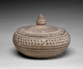 Pyxis with lid