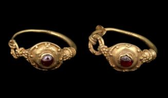 Hoop earrings with garnets