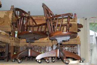 Windsor sack back arm chair on wheels (desk chair)