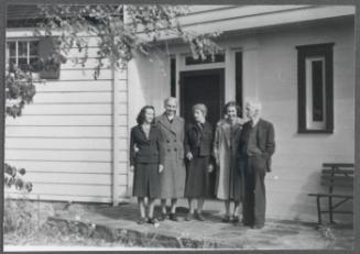 Series including Antoinette Maynard, Charles Prendergast, Eugénie Prendergast, Elizabeth Crawford and Marion Travis; (L to R) Antoinette Maynard, Eugénie Prendergast, Marion Travis, Elizabeth Crawford, Charles Prendergast outside house