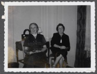 Eugénie Prendergast and friends in California (Los Angeles and Santa Barbara); Eugénie Prendergast with friend seated