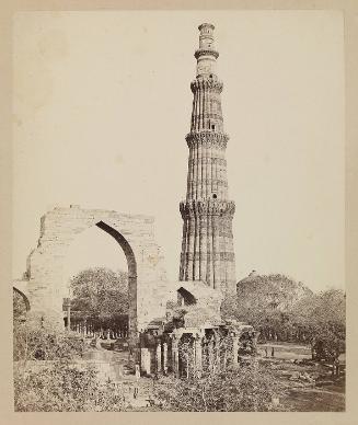 The Kutub [Qutb] Minar and Great Arch, Delhi