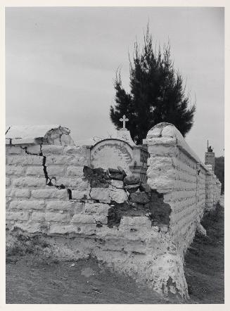 Barda de Panteon (from "Fifteen Photographs by Manuel Alvarez Bravo")