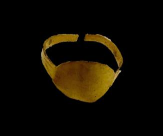 Ring with plain bezel
